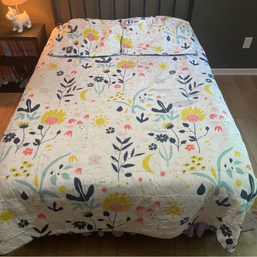 Land of Nod Kids Floral Star Gazing Constellation Patterned Quilt Set- Full
